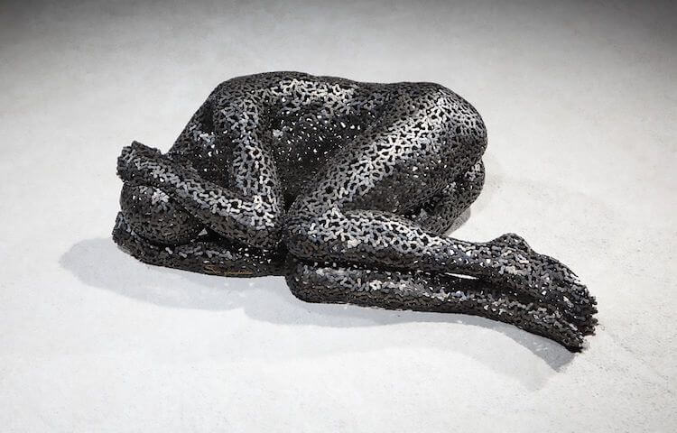 Breathtaking Life-Size Sculptures Made Of Bicycle Chains Realistically Express Human Emotions