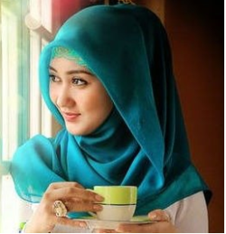 HIJAB CANTIK SOLO: Jual MacamMacam Hijab : Tips on Choosing Hijab Styles for Round Face