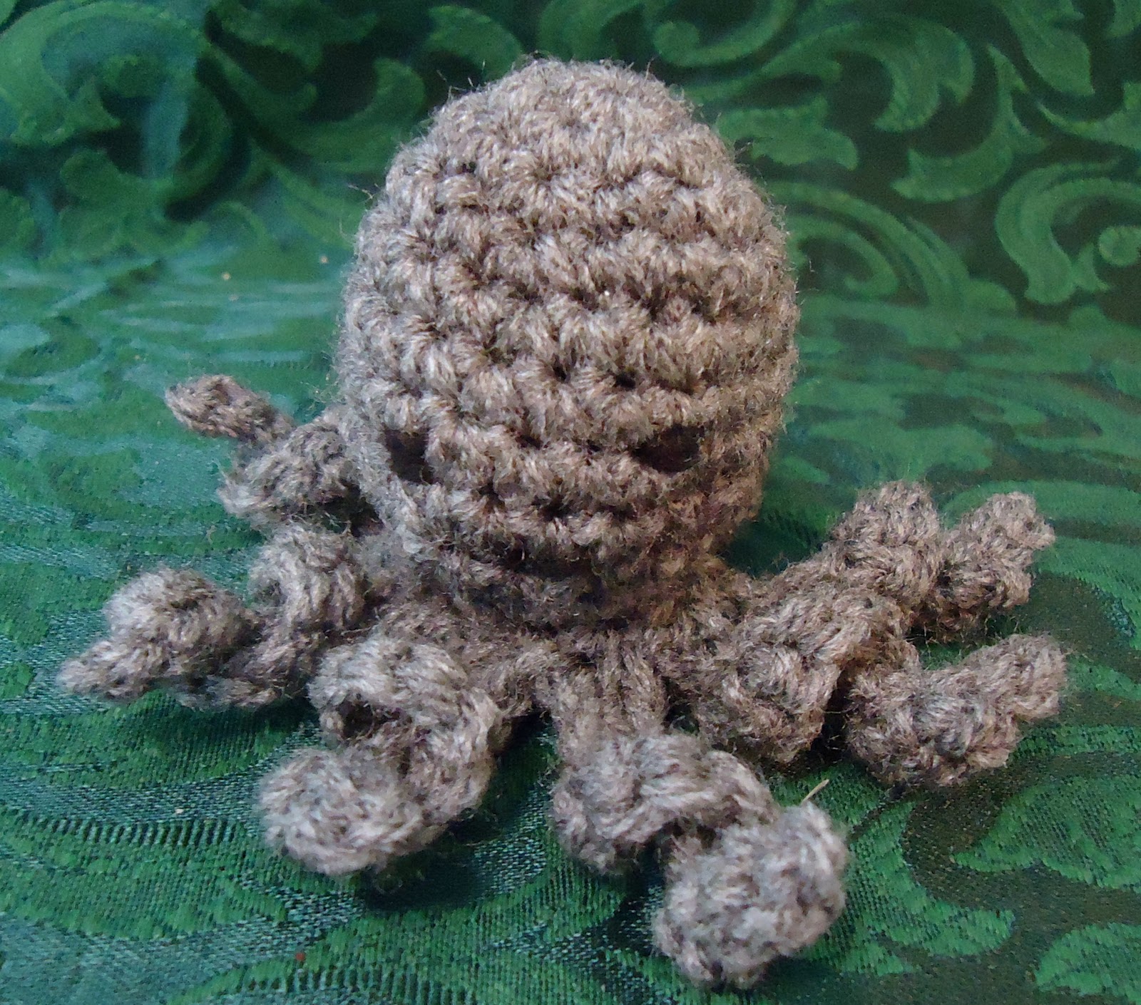 crochet small pattern free heart or Amigurumi  Breezybot plushie! puppet    PATTERN FREE Octopus finger