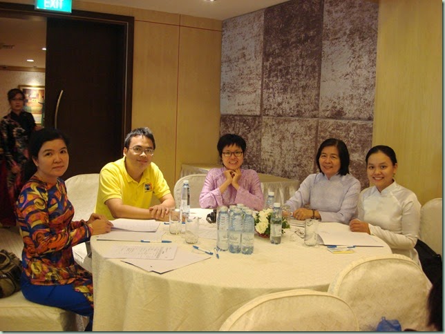 Hanoi_2011-11-18_National Staff meeting-Workshop-159