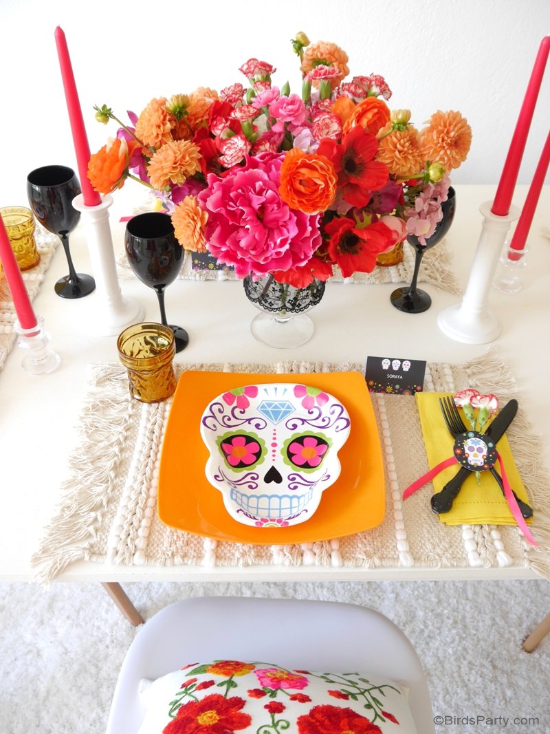 Un Dîner Dia De Los Muertos Pour Halloween - des idées faciles et modernes d'inspiration mexicaine pour table, apéro ou dîner macabres! by BirdsParty.fr @birdsparty #halloween #aperohalloween #ideeshalloween #decorationhalloween #aperomacabre #dinerhalloween #tablehalloween