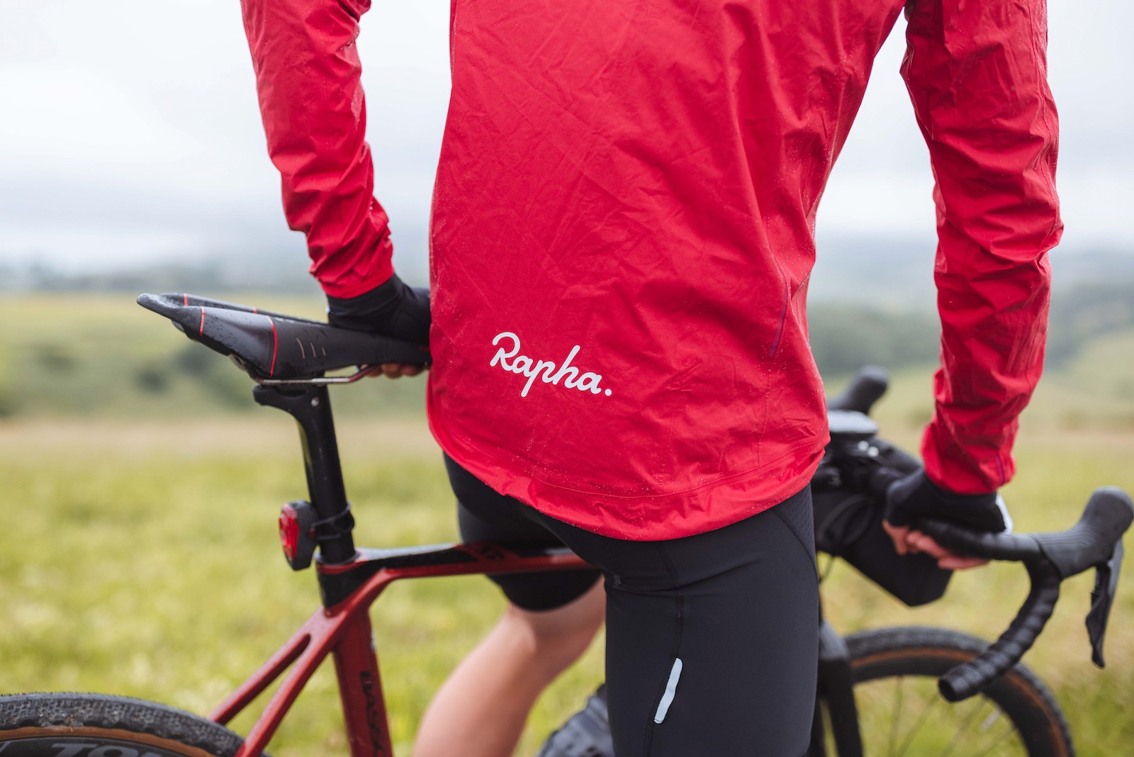 Review – Rapha Men's Core Rain Jacket II Waterproof Cycling Jacket