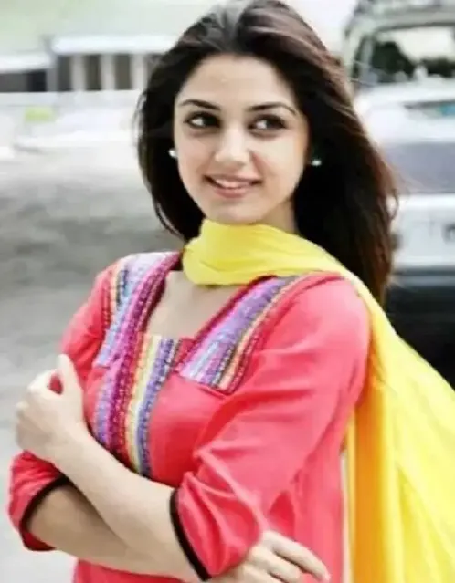 Maya Ali Old & Latest Photos