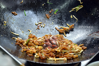 Char-Kuay-Teow-Taman-Sri-Tebrau-Hawker-Centre-Johor-Bahru