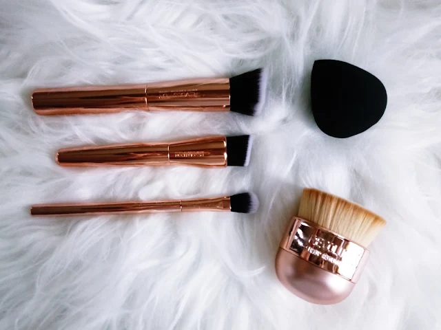 Ultra Sculpt & Blend Collection + Kabuki Brush MAKEUP REVOLUTION