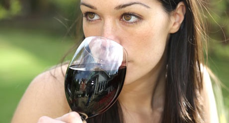 Beber vinho pode proteger contra a depressão, sugere estudo