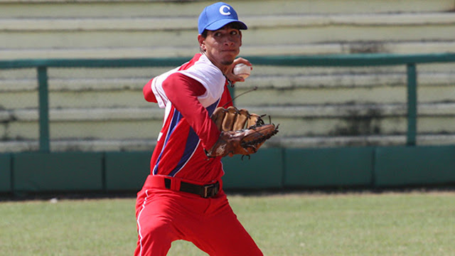 Los seguidores de talento están sorprendidos por el cuerpo atlético de Pérez, que ha incrementado unos 12 kilogramos desde que desertó de Cuba en mayo del 2015.