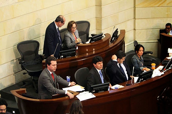 PLENARIA SENADO-DEBATE MARIHUANA-6