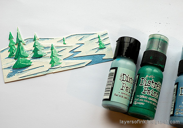 Layers of ink - December Daily Peaceful Winter Tutorial by Anna-Karin Evaldsson. Paint the snowscape with Distress Paint.