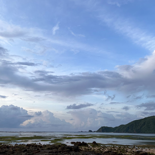 Pantai Kuta dengan air yang kehijauan