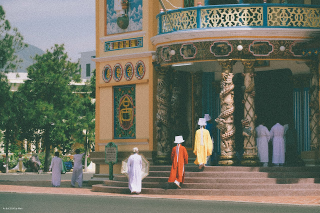 Explore the ceremony of Holy See Temple in Tay Ninh