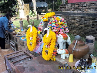 CHIANGMAI TOUR SERVICE TO JOAN'S FAMILY ON 28 DEC 2013