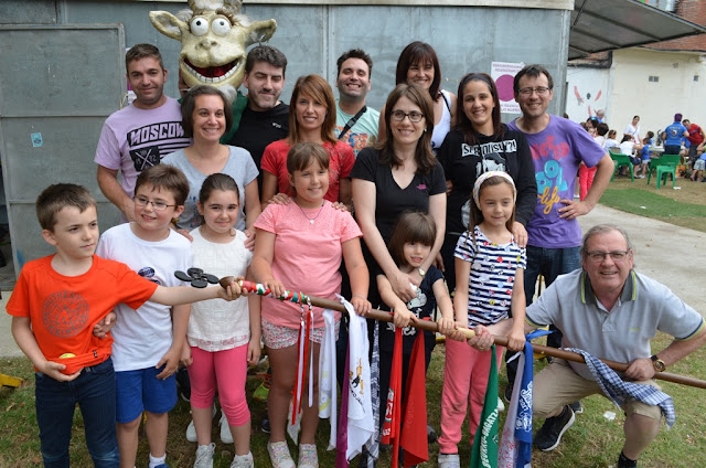 Las cuadrillas de Llano llenan de buen alimento y mejor ambiente el último día de sus fiestas