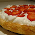 Tarte Folhada com Chantilly e Morangos