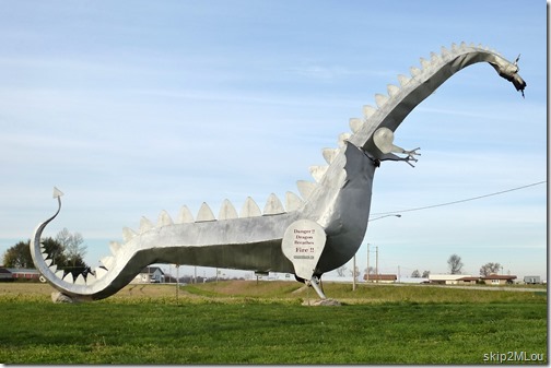 2012_10_30 02 IL Vandalia - Kaskaskia Dragon