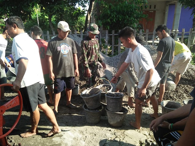 BABINSA BANTU GOTONG ROYONG WARGA MRANGGEN-POLOKARTO  COR JALAN & TALUD