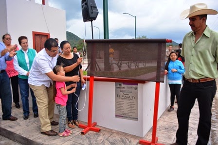 Inauguran plazoleta en el poblado El Maguey