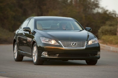 2010 Lexus ES 350 Front Side View