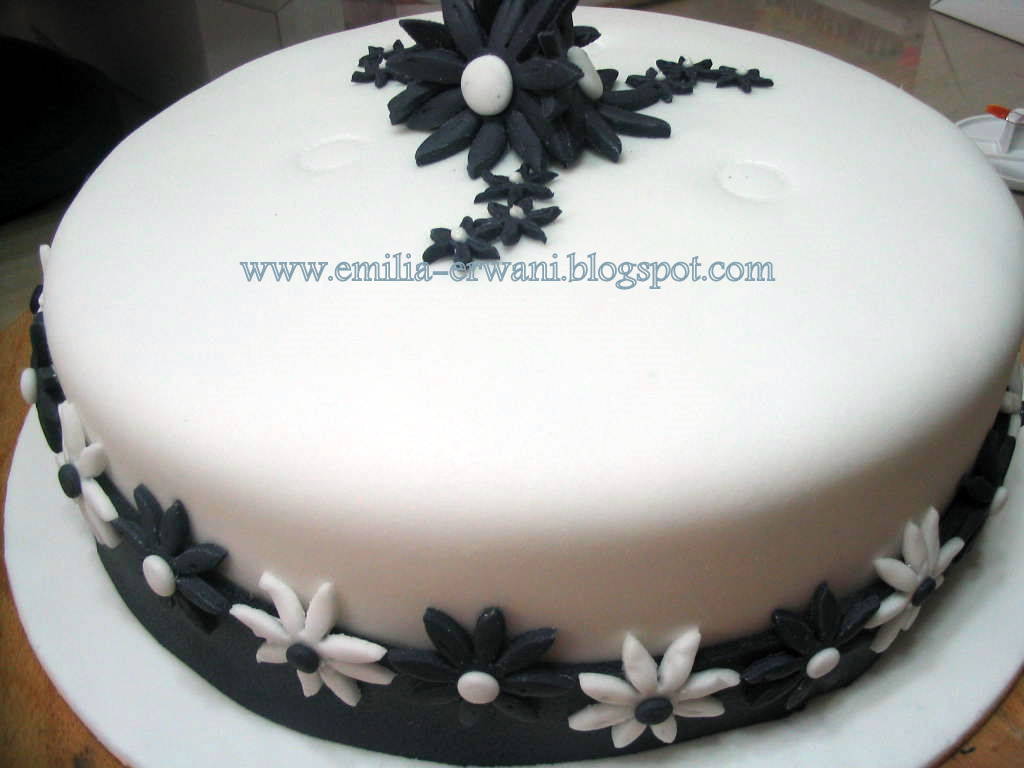 Black white wedding cake