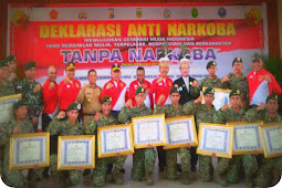 12 Prajurit Satgas Yonif Pr 432 Kostrad dapat Penghargaan Anti Narkoba