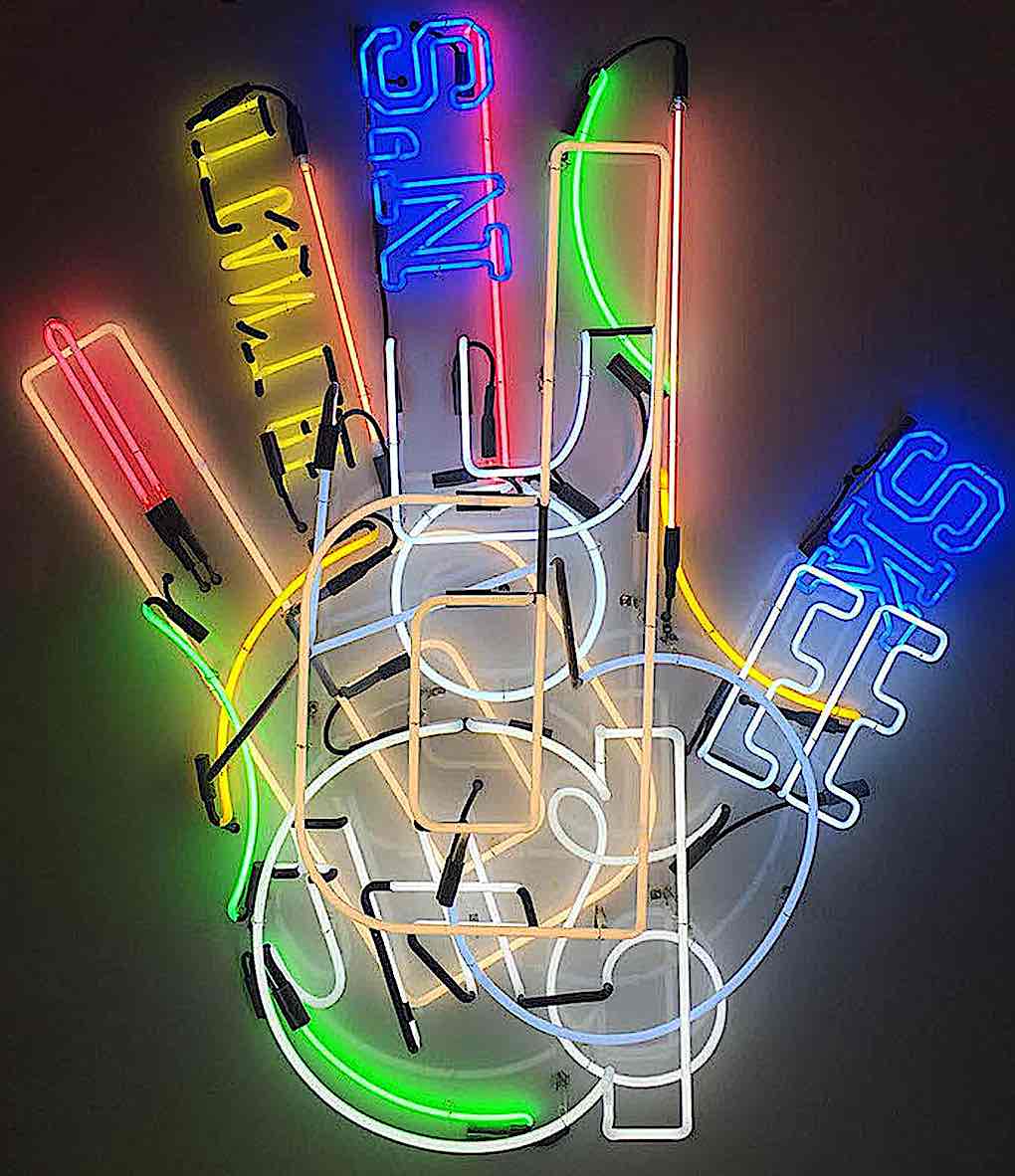 Iván Navarro 2019 neon art, five digits hand