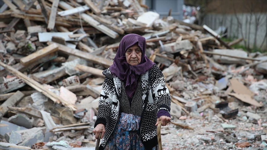 Depremzede kadınlar, yaralarını nasıl sarmalı?
