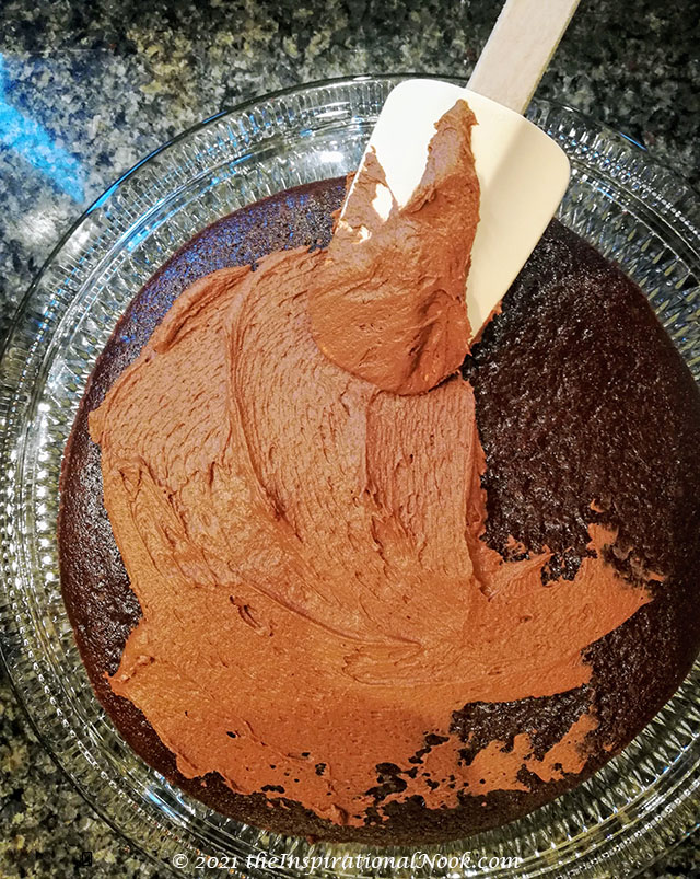 Chocolate cake, Ganache chocolate cake, Creamy chocolate ganache, ganache with half and half, semi-sweet chocolate, chocolate ganache without cream, whipped ganache, ganache icing, easy chocolate ganache frosting