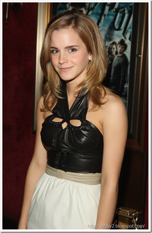 Emma_Watson-NYC_premiere_half_bl-10