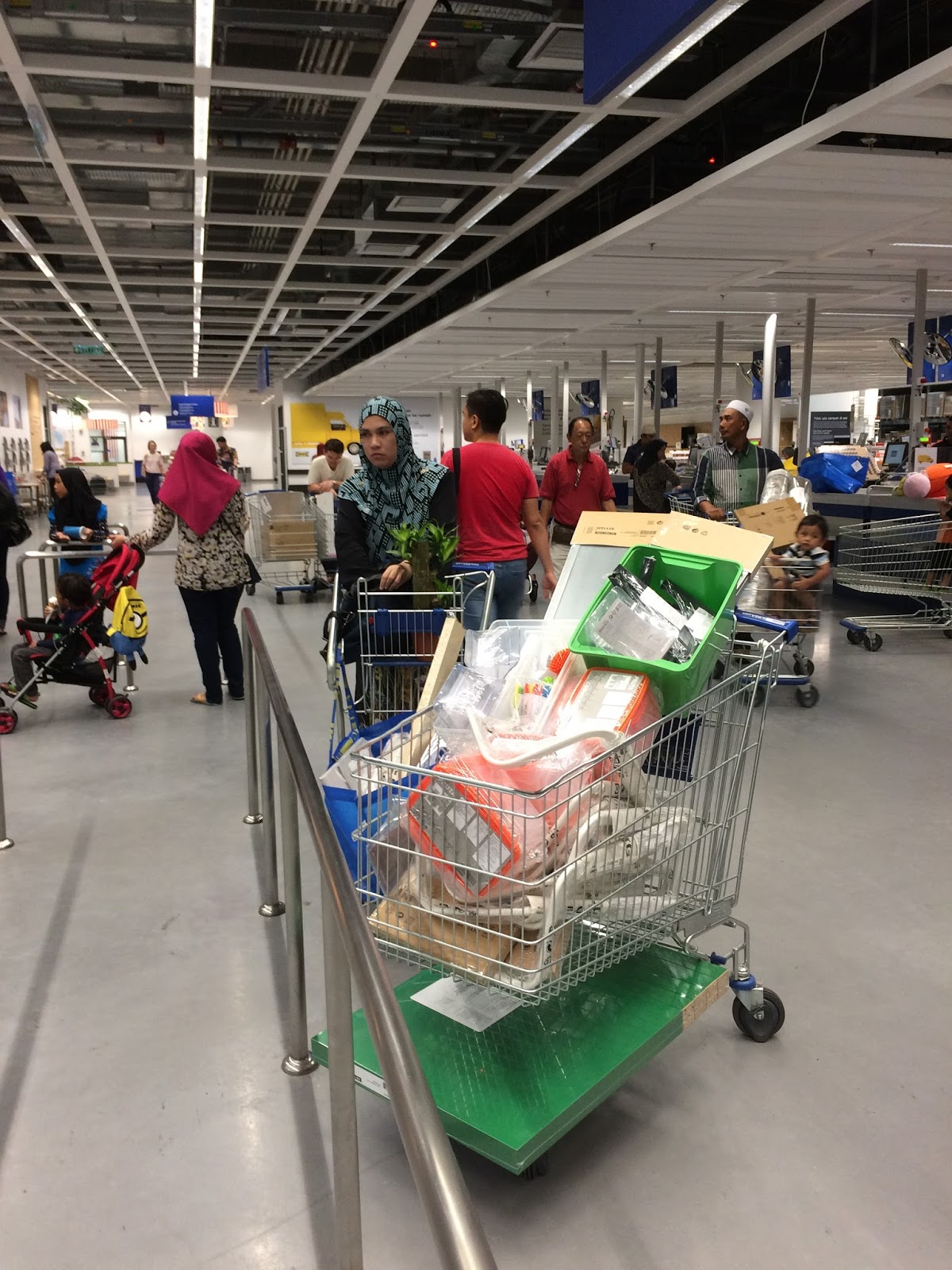 Life for rent: IKEA CHERAS
