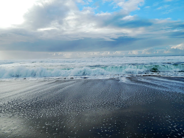 On The Beach in November // @MelissaKaylene