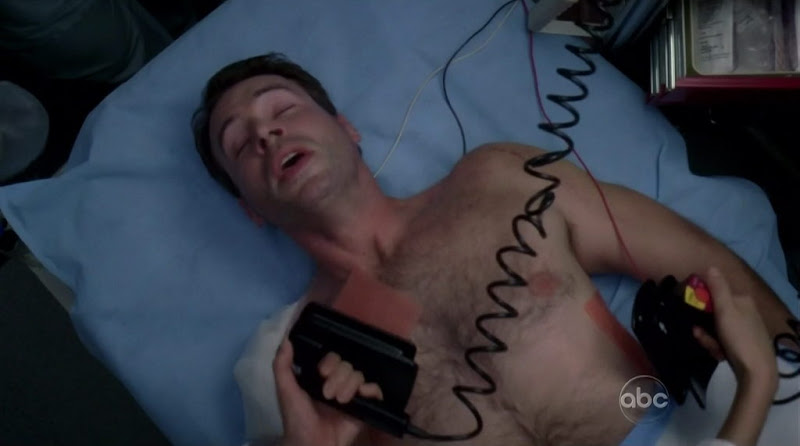 Scott Foley Shirtless on Grey's Anatomy s7e17