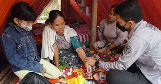 Kabid Humas Polda Jabar : Polri Lakukan Pengecekan Kesehatan Intens Di Tenda Pengungsian