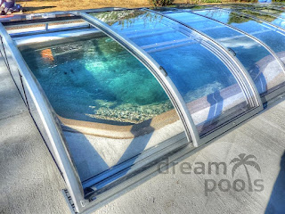 Low pool enclousure made of polycarbonate with side door