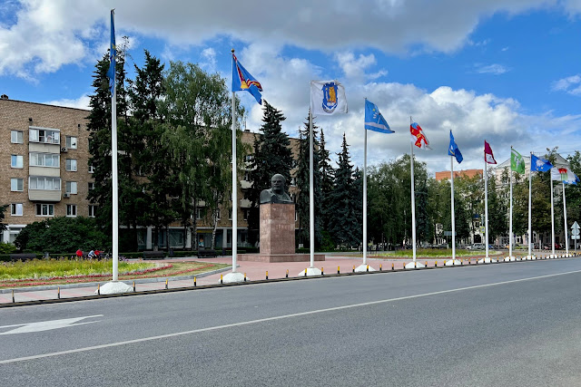 Химки, Московская улица, Центральная городская площадь, бюст Владимира Ленина (установлен в 1969 году)