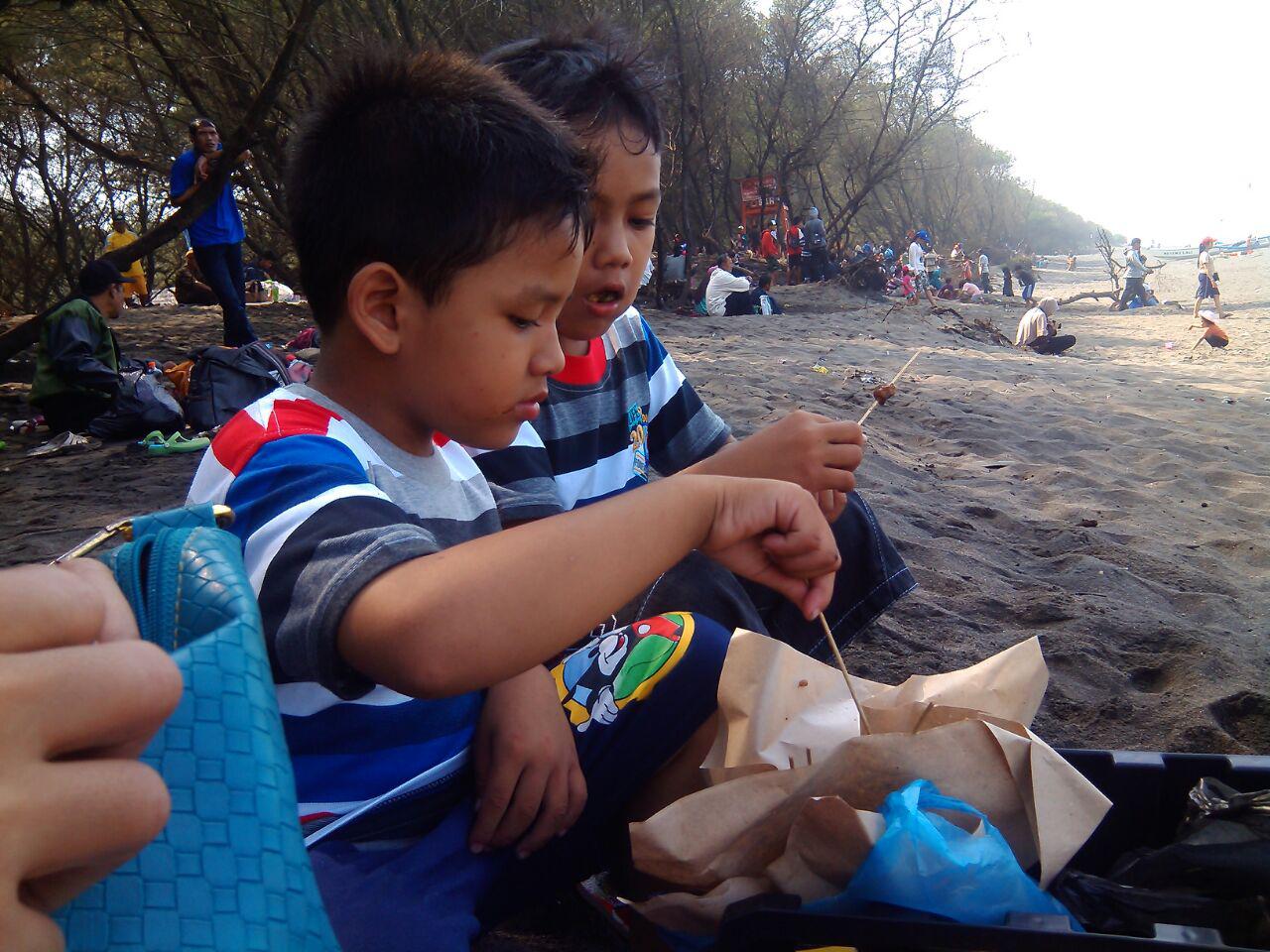 Pecel Sate : Menu Istimewa di Pantai Goa Cemara  Life Learning 