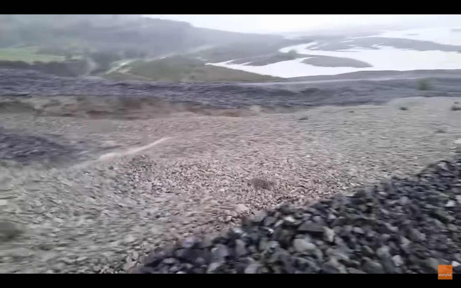石が流れる石の川 ニュージーランドで起こった不思議な現象 C ミライノシテン
