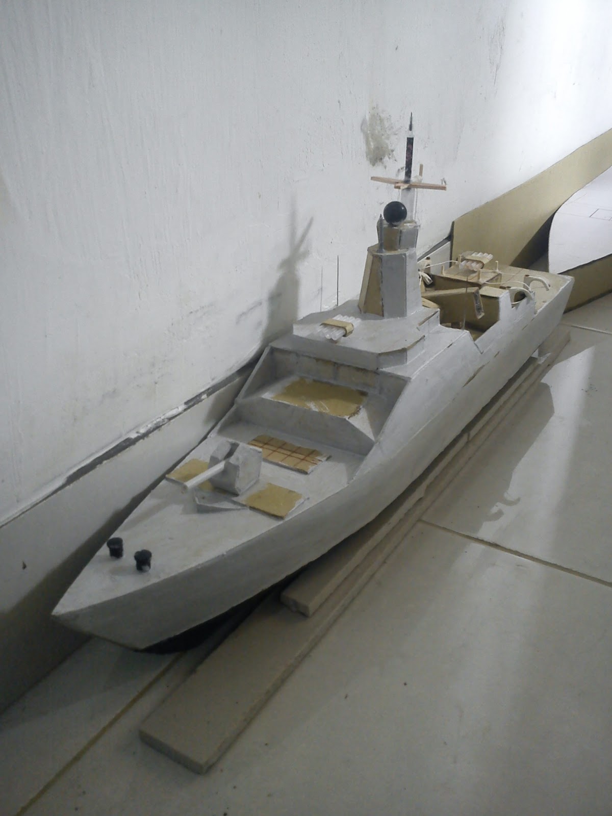 Berita Terkini Miniatur Kapal Perang  Fregat Buatan Anak SMA