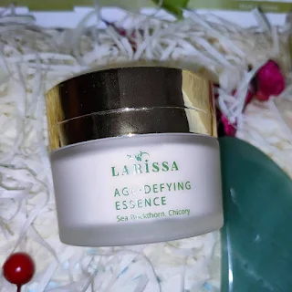 LARISSA ORGANIC AGE-DEFYING ESSENCE