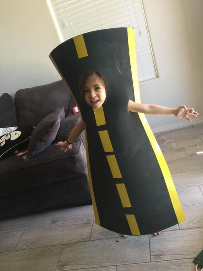 22 Photos That Utterly Capture Powerful Feelings - This little girl wanted to be a road for Halloween. Her mother made her dream come true.