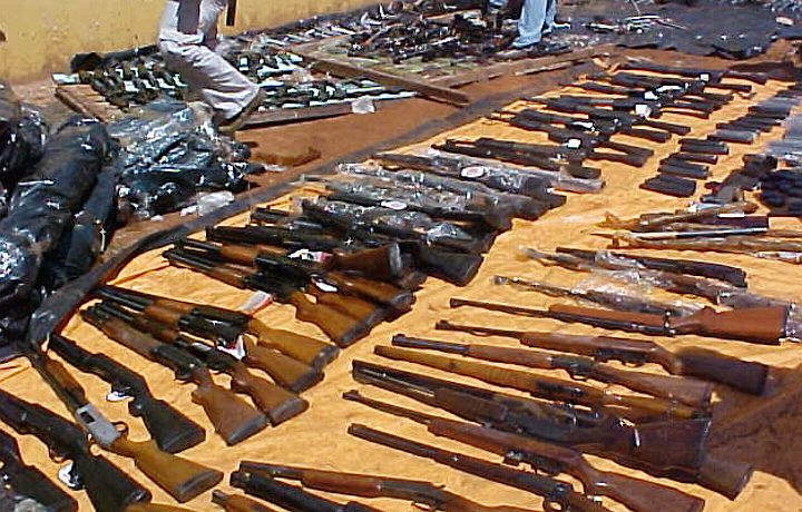 A PSP e o governo querem restringir o acesso dos cidad os s armas para