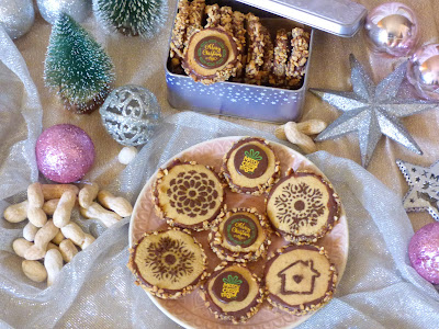 Plätzchen Kekse mit Schablonen dekorieren