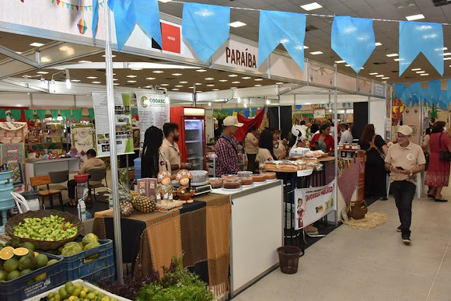 João Azevêdo prestigia 1ª Feira Nordestina da Agricultura Familiar, em Natal