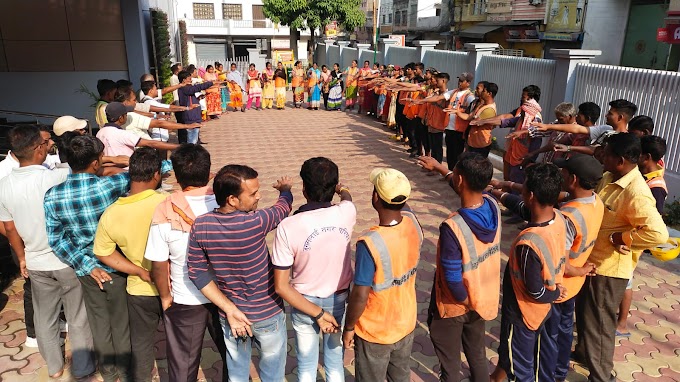 जुगसलाई नगर परिषद के सफाई मित्रों के द्वारा सामूहिक स्वच्छता शपथ लिया गया