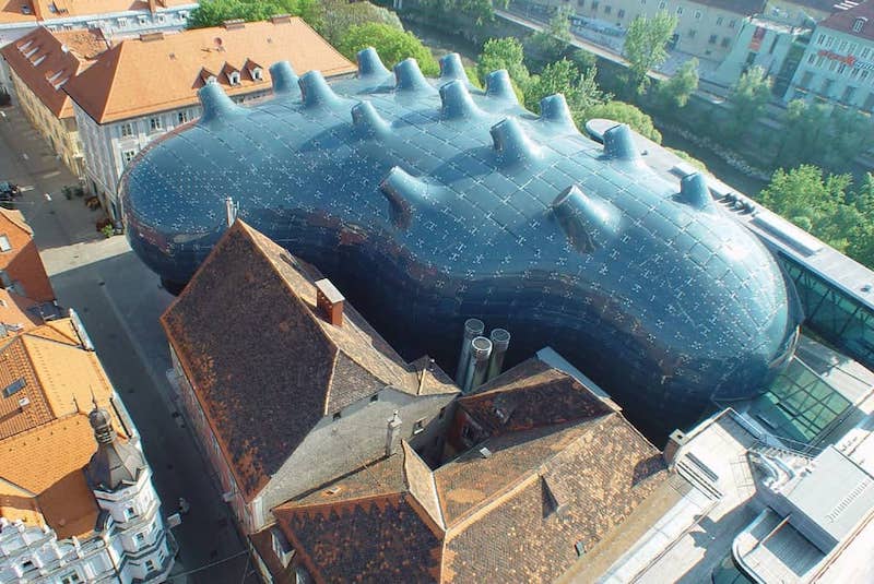 Tipos-de-Arquitectura-Contemporanea-Blob-Blobitecture-Kunsthaus-Museum-Graz-Austria-2000-2003-Peter-Cook-Colin-Fournier