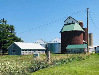 Barn north of CR