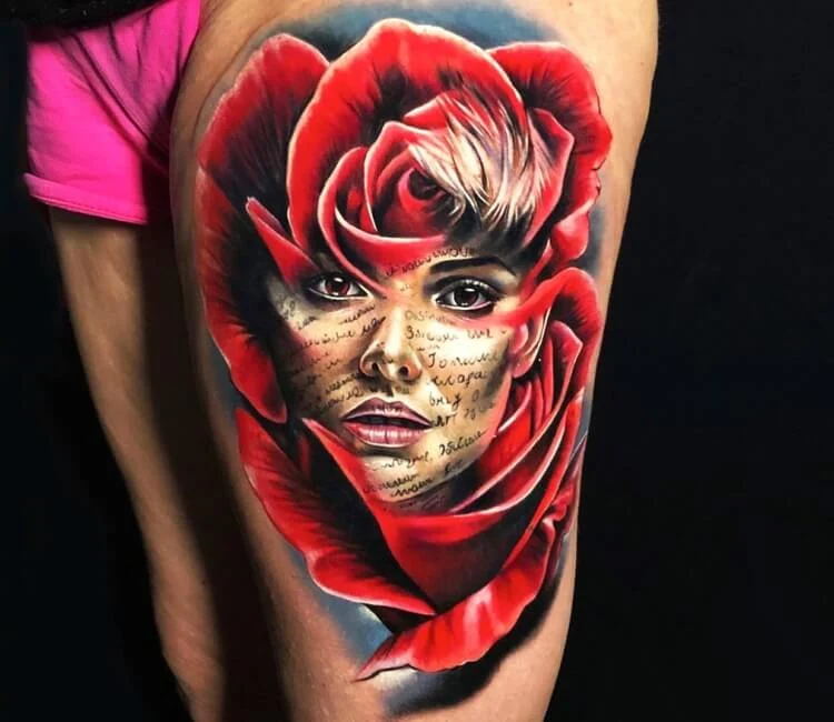 Tatuaje de un rostro en una rosa