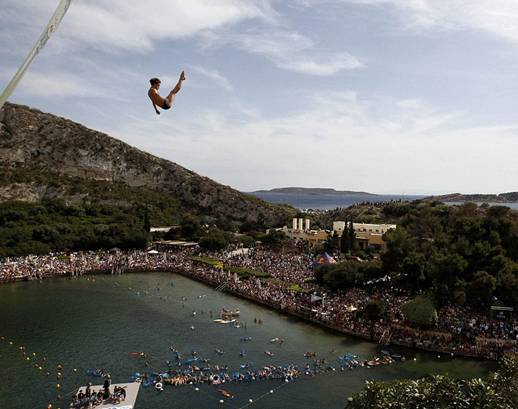 FaceLeakz - Foto para Perenang melompat dari Ketinggian  Ekstrim di Cliff Diving World Series, Athena