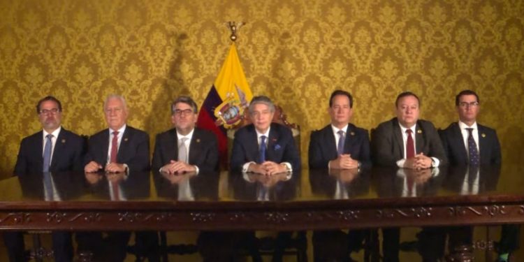Presidente del Ecuador disolvió Asamblea Nacional y convocó elecciones