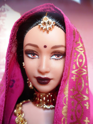 Foto Boneka Barbie Cnatik India