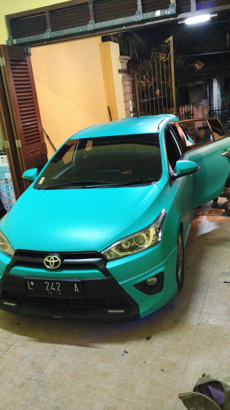 Jasa Pasang Sticker Mobil Surabaya AzkaWrapcom